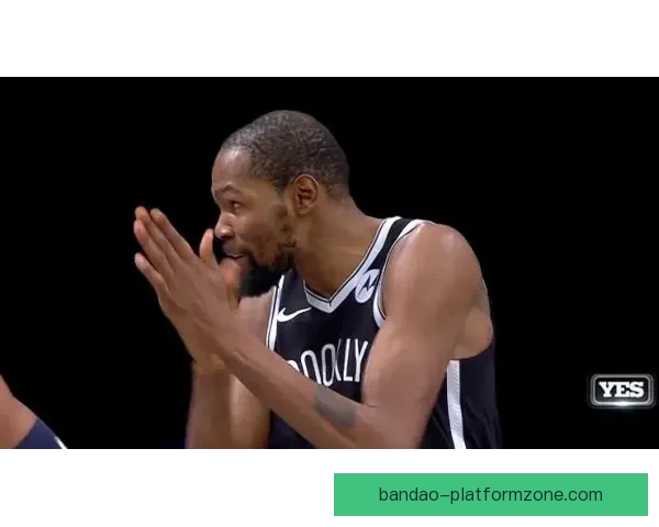 杜兰特25分6篮板终结老鹰11连胜 末节与队友热聊咧嘴大笑